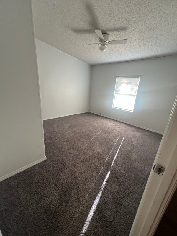 Foto del edificio - 10529 South Bay Lake Rd