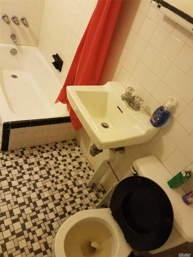 Building Photo - 60-10 Catalpa Ave