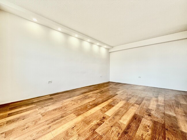 Building Photo - 820 Colgate Ave