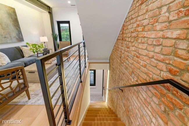 Building Photo - 2 br, 2.5 bath Condo - 746 Morton Street N...