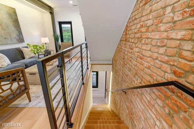 Foto del edificio - 2 br, 2.5 bath Condo - 746 Morton Street N...