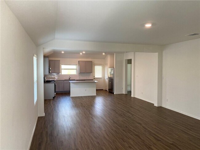 Foto del edificio - 128 Calomel Trl