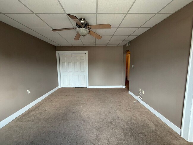 Foto del edificio - North of Downtown Akron: Updated 1BR with Tall Ceilings & Natural Light