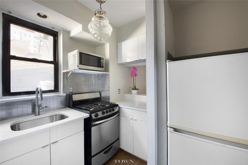 Building Photo - 245 E 46th St