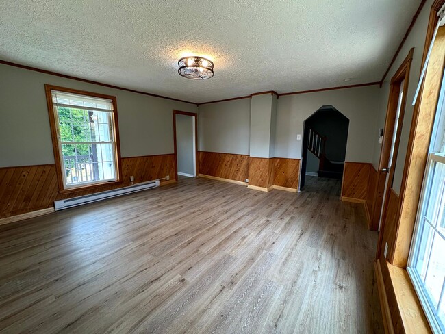 Building Photo - Cute 2 Bedroom / 1.5 Bath home in Penn Tra...