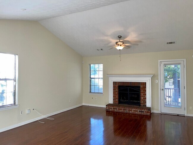 Foto del edificio - Spacious 3 Bed/2 Bath Ranch with Over 1800...