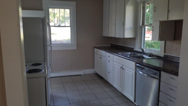 Foto del edificio - $1500 - 3 Bedroom 1 Bath Home - Large Yard...