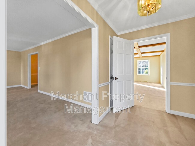 Foto del edificio - 100 Pine Wood Dr