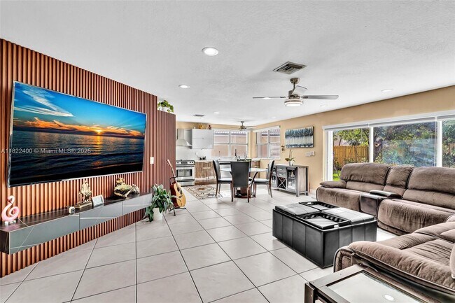 Building Photo - 16408 Sapphire Pl