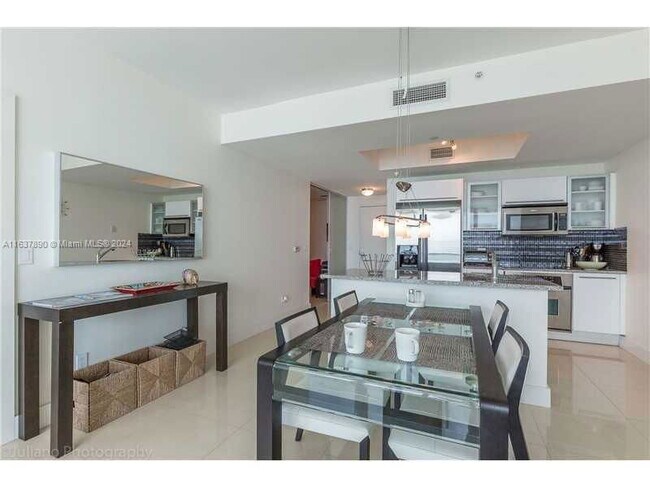 Foto del edificio - 888 Biscayne Blvd