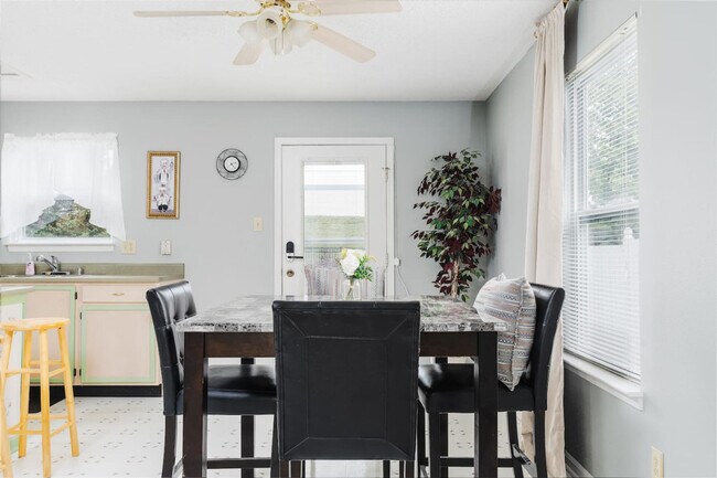 Foto del edificio - 2155 Shadowbrook Dr