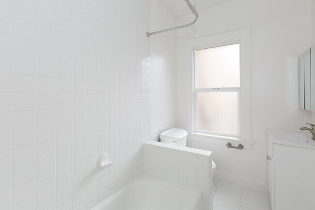 Building Photo - 1025 Sutter St