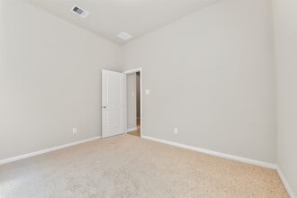 Building Photo - 3915 Sugardale St