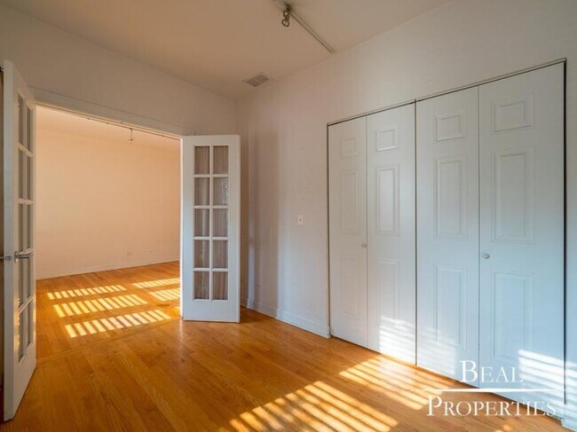 Foto del edificio - 2 bedroom in CHICAGO IL 60657