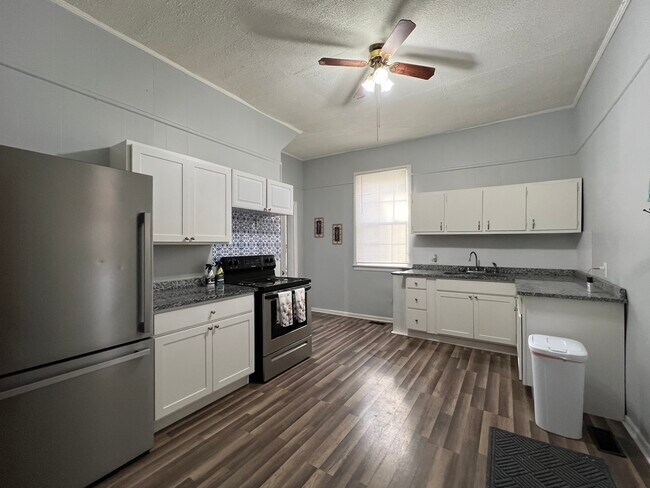 Foto del edificio - 238 N Church St