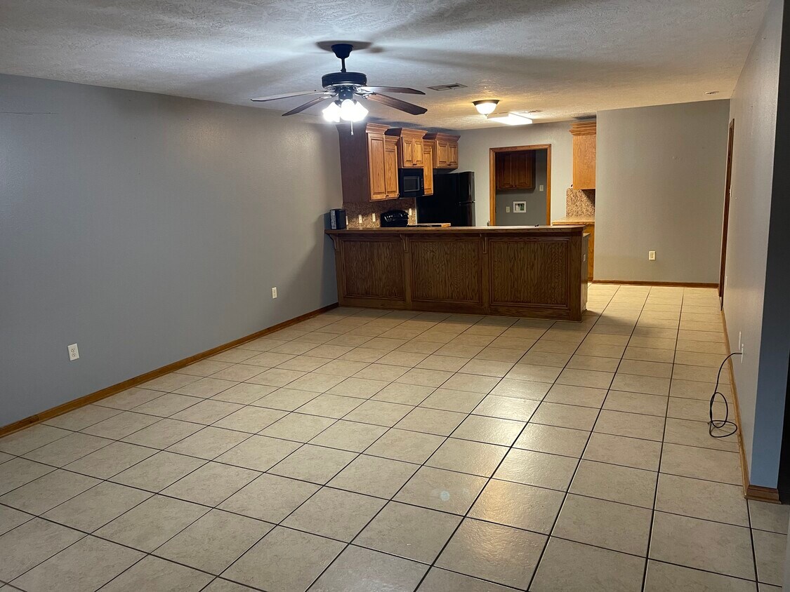 5155 Garland Dr, Lake Charles, LA 70605 Townhouse for Rent in Lake