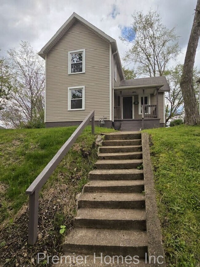 Foto del edificio - 3 Bed Home with Hardwood Floors & Rear Deck – $1,495/mo