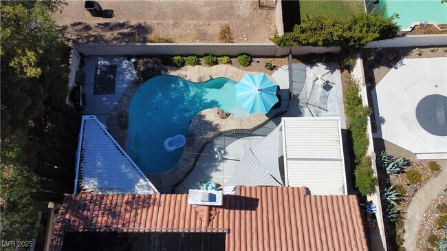 Foto del edificio - 9009 Feather River Ct