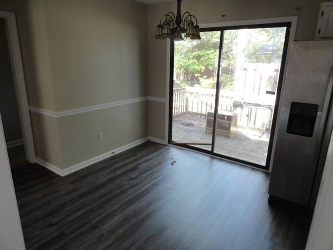 Building Photo - Countrytown Townhomes Hope Mills, NC