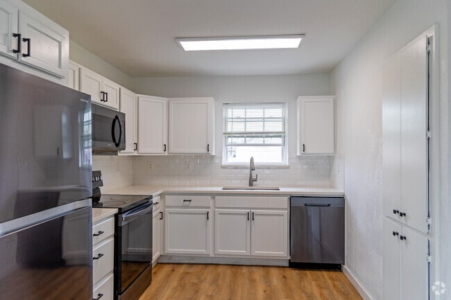Interior Photo - Cameron Villas