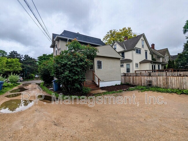 Foto del edificio - 1076 15th Ave SE