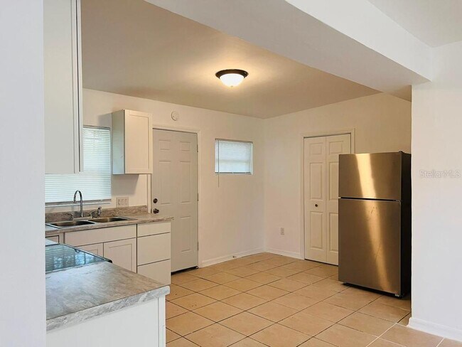 Building Photo - 4213 S Nashville Ave