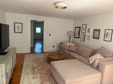 Building Photo - 8 Lake St