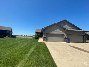 Building Photo - 2022-2026 E Village Estates Dr