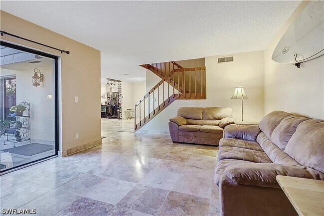 Foto del edificio - 4033 Sandlewood Ln