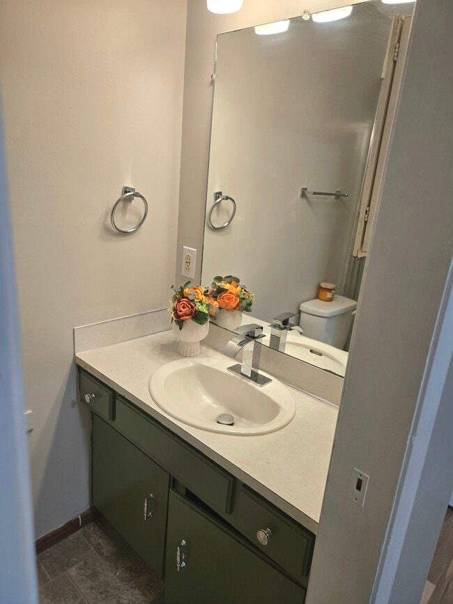 Building Photo - Duplex Unit 1