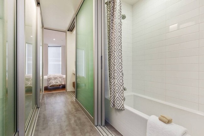 Building Photo - 616 20th St