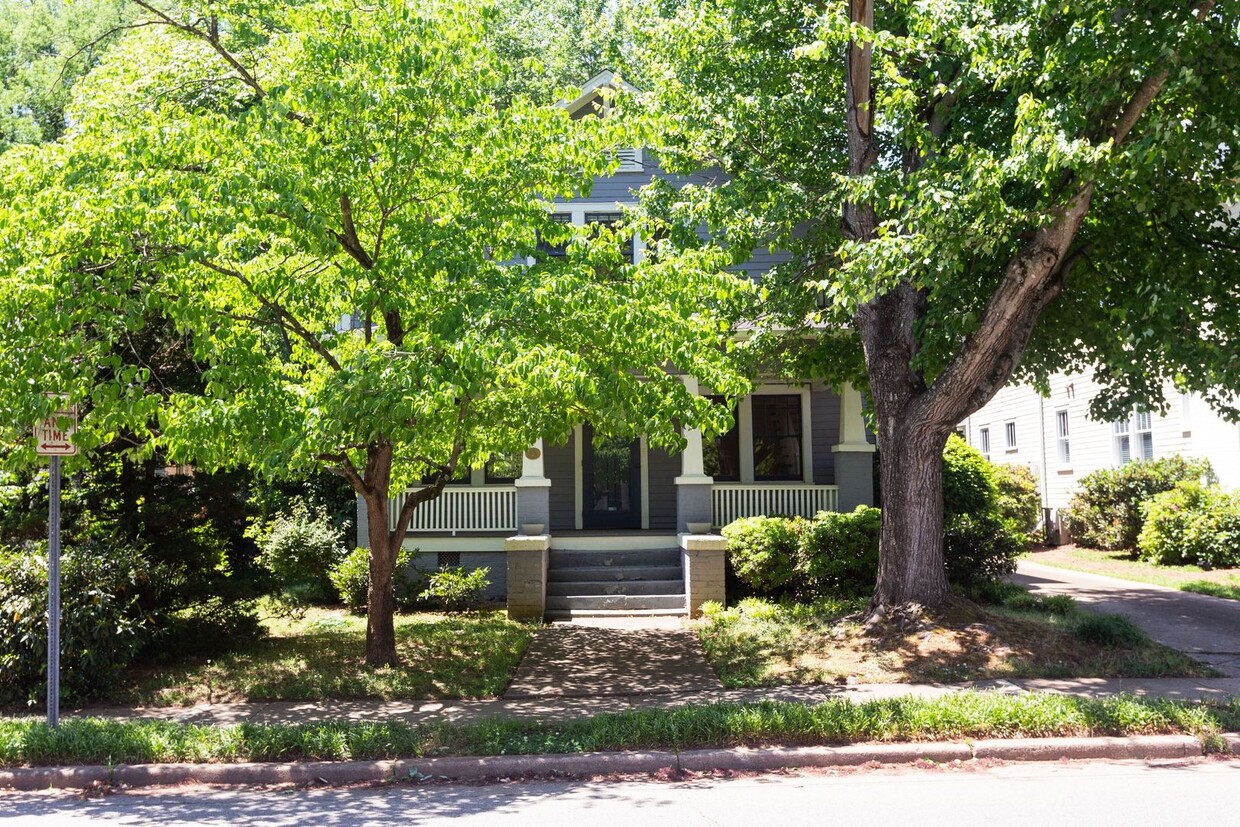 Primary Photo - Gorgeous 3 Bedroom Historic Home Located i...