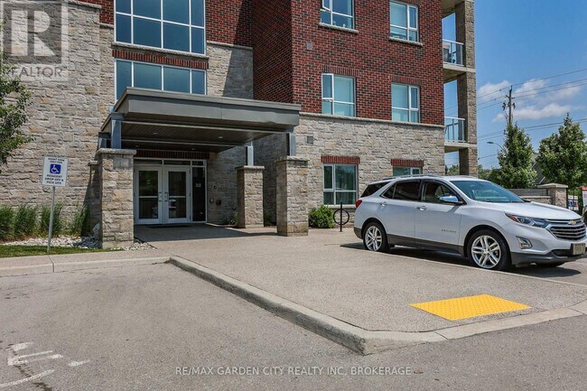 Photo du bâtiment - 529-529 S Pelham Rd