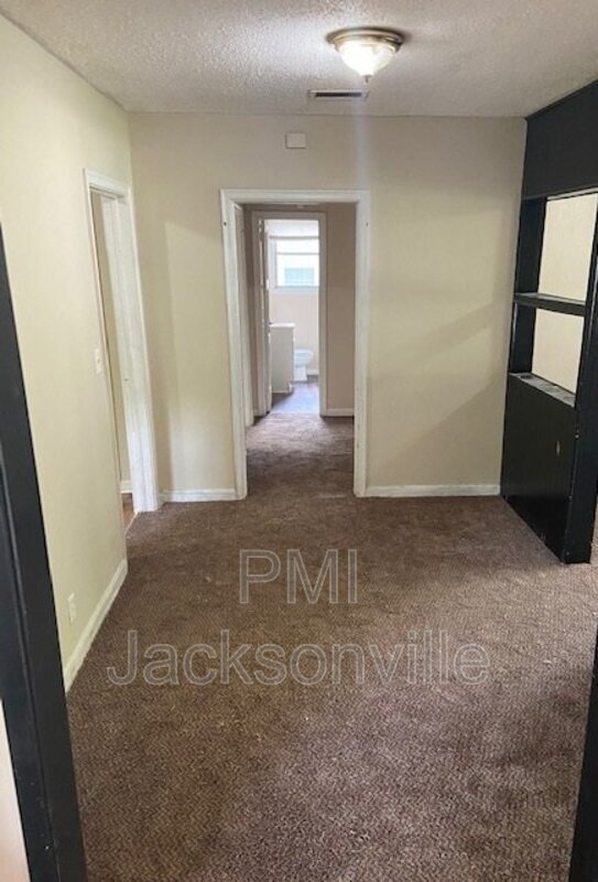 Foto del edificio - 1043 Westbrook Cir E