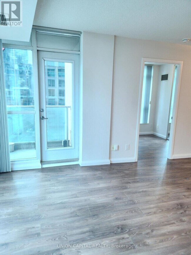 Photo du bâtiment - 18 Yonge St