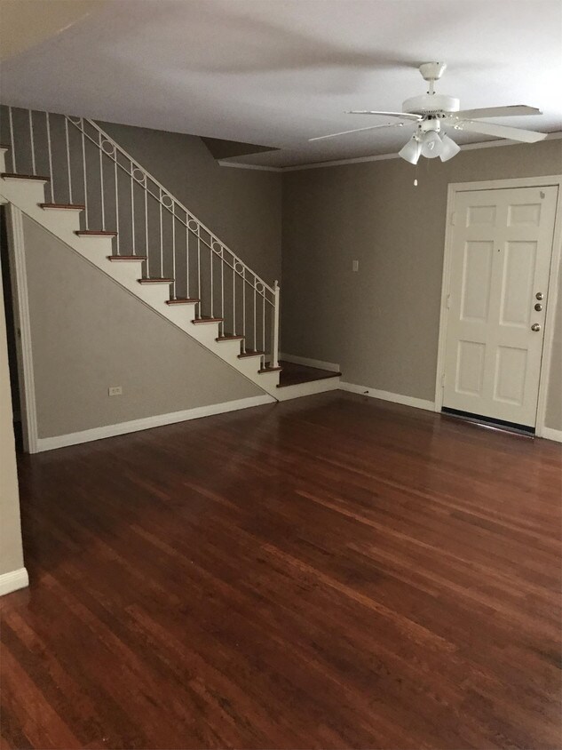 Primary Photo - 3432 W Brookview Dr