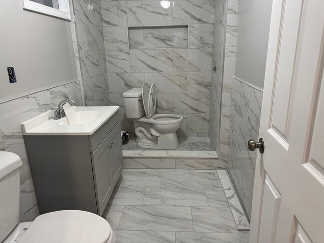 Foto del edificio - 24 W Tremlett St