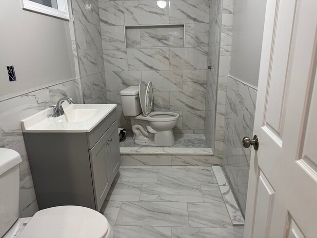 Building Photo - 24 W Tremlett St