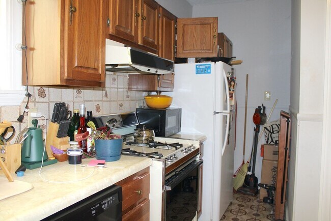 Foto del edificio - 311 Cardinal Medeiros Ave