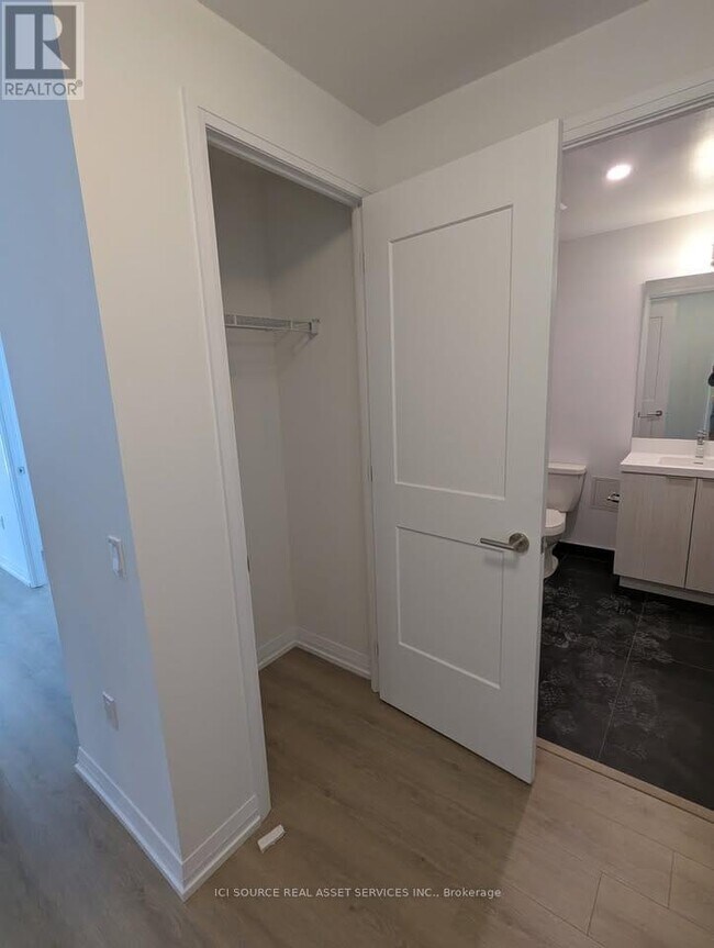 Photo du bâtiment - 50 Dunfield Ave