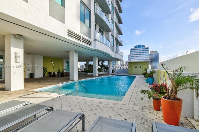 Foto del edificio - 315 NE 3rd Ave