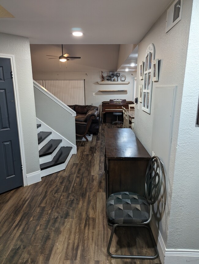 Building Photo - 6828 Century Cir