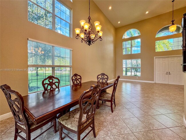 Building Photo - 11894 Fox Hill Cir