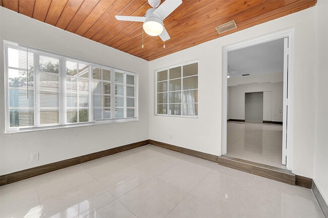 Foto del edificio - 330-348 SW 48th Ave