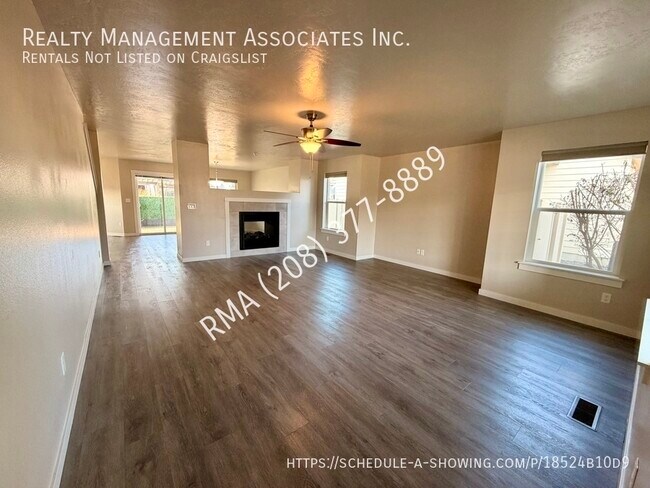 Foto del edificio - 6059 N Silver Spruce Ave