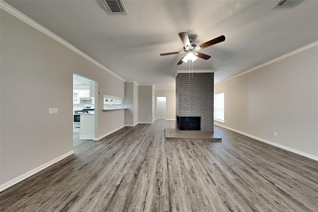 Building Photo - 4002 Spring Garden Dr
