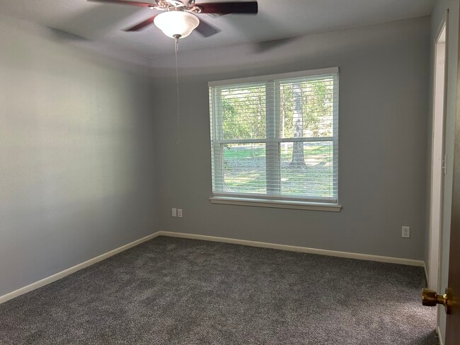 Foto del edificio - Spring Creek Loop