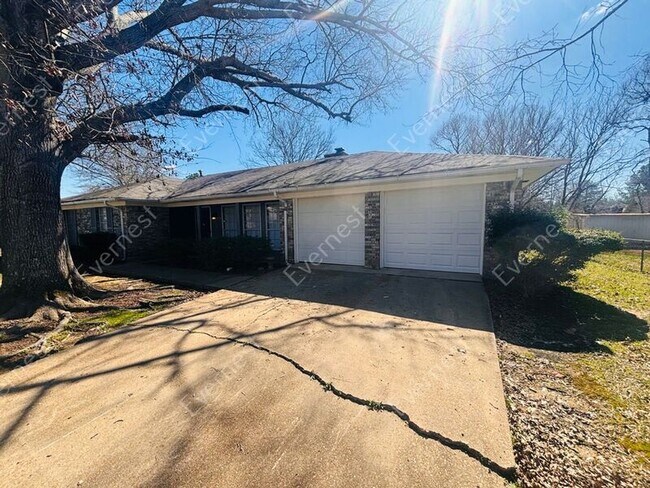 Building Photo - 4625 Ironwood Ln