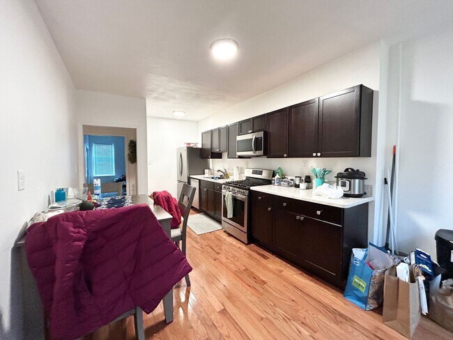 Foto del edificio - All Utilities Included, Eat-in Kitchen, Laundry on a Site
