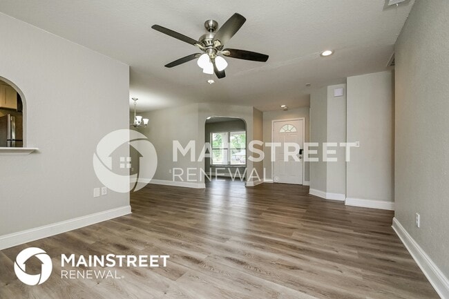 Building Photo - 2330 Northview Dr